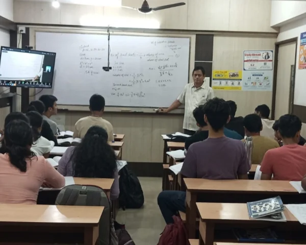 Class 9 and 10 CBSE coaching and test series at Universal Tutorials